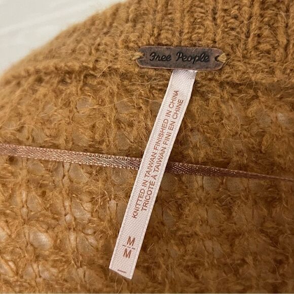 Free People Lulu Over-Sized V-Neck Waffle Knit Sweater Size Medium - Picture 6 of 6